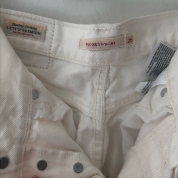 Levi's Wedgie Straight Distressed White Jeans Size 25 - Picture 3 of 7